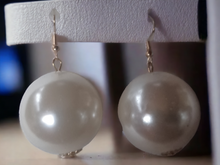 Load image into Gallery viewer, Giant Chunky  Faux Pearl dangle Earrings
