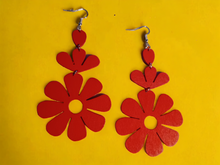 Load image into Gallery viewer, Handmade Abstract 60s Daisy Flower earrings
