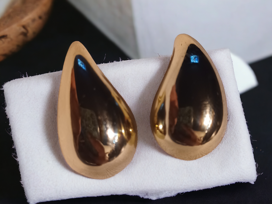 Modern minimalist teardrop stud earrings