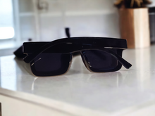 Load image into Gallery viewer, Unisex modern wayfarer sunglasses new
