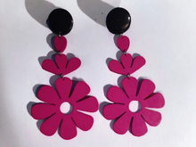 Load image into Gallery viewer, Handmade Abstract 60s Daisy Flower earrings
