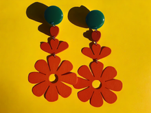 Load image into Gallery viewer, Clip on Large pop art 60s daisy earrings
