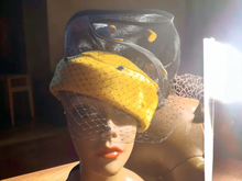 Load image into Gallery viewer, Vintage wool pill box hat
