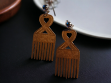 Load image into Gallery viewer, Clip on Adinkra symbol Afro pick Earrings
