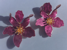 Load image into Gallery viewer, Large abstact acrylic flower clip on earrings
