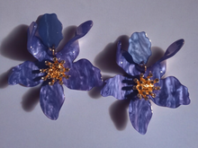 Load image into Gallery viewer, Large abstact acrylic flower clip on earrings
