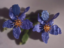 Load image into Gallery viewer, Large abstact acrylic flower clip on earrings
