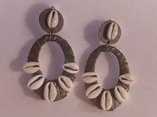 Load image into Gallery viewer, Handmade wood raffia and Cowrie clip on hoops
