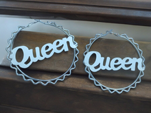 Load image into Gallery viewer, Queen statement Hoops
