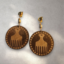 Load image into Gallery viewer, Classic Clip On Wooden Afro pick Earrings
