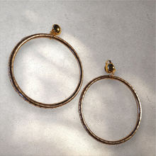 Load image into Gallery viewer, Large gold metal clip on hoops
