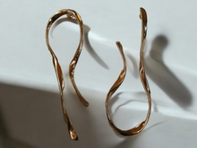 Load image into Gallery viewer, Minimalist gold metal asymmetrical threads earrings
