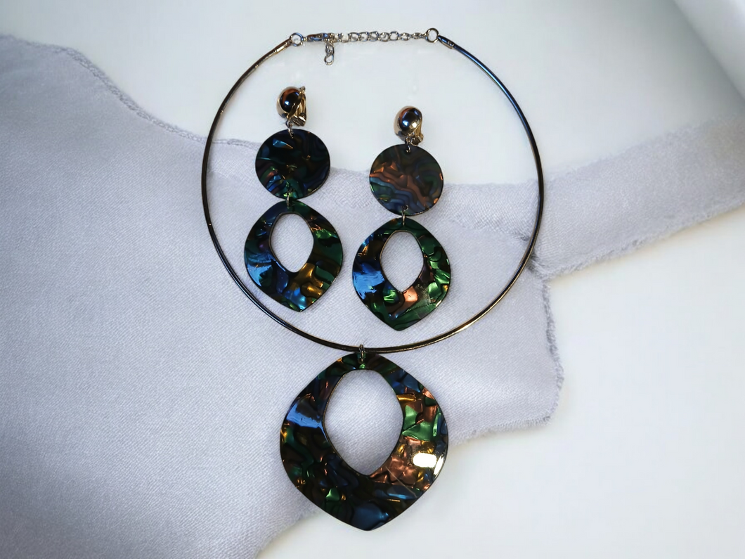 Minimalist marbled acrylic collar necklace and clip on earrings