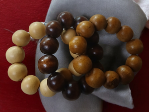 Vintage chunky bead bracelet set of 3