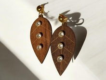 Load image into Gallery viewer, Wooden Leaf Clip On earrings
