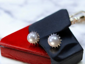 Beautiful Faux Pearl Stud Clip On Earrings