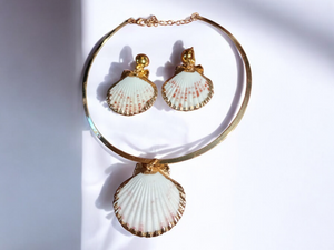 Sea shell collar necklace and clip on earrings