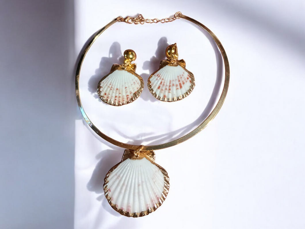 Sea shell collar necklace and clip on earrings