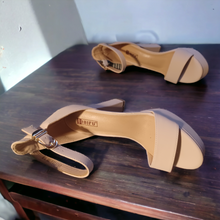 Load image into Gallery viewer, Platform heels 9.5 Kargo Fresh
