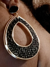 Load image into Gallery viewer, Raffia hoop clip on earrings Kargo Fresh
