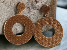 Load image into Gallery viewer, Raffia hoop clip on earrings Kargo Fresh
