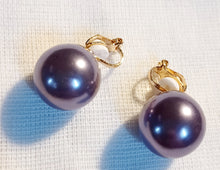 Load image into Gallery viewer, Rare color Faux Pearl Clip on Earrings dark lilac Kargo Fresh
