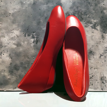 Load image into Gallery viewer, Red faux leather flats 10ww Kargo Fresh
