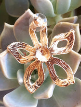 Load image into Gallery viewer, Rhinestone Flower Earrings Kargo Fresh
