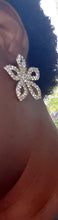 Load image into Gallery viewer, Rhinestone Flower Earrings Kargo Fresh
