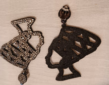 Load image into Gallery viewer, Rhinestone and Felt Queen Nefertiti symbol Clip on  Earrings Kargo Fresh
