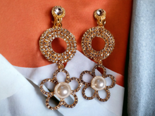 Load image into Gallery viewer, Rhinestone daisy dangle clip on earrings Kargo Fresh
