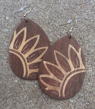 Load image into Gallery viewer, SUNFLOWER wooden  Earrings Kargo Fresh
