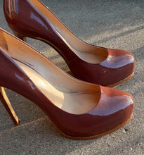Load image into Gallery viewer, Sexy Kelsi Dagger Chocolate Patent Leather Heels Size 10 Kargo Fresh
