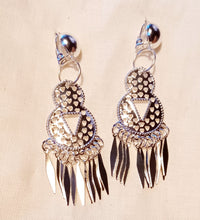 Load image into Gallery viewer, Silver Abstract  metal tassel design Clip On Earrings Kargo Fresh
