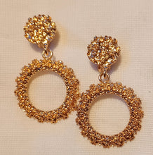 Load image into Gallery viewer, Small Abstract Hammered Minimalist Clip on Earrings Kargo Fresh
