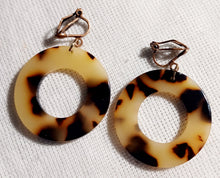 Load image into Gallery viewer, Small Clip on Tortoise Lucite Earrings Kargo Fresh
