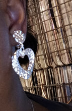 Load image into Gallery viewer, Small Hammered Metal Heart Clip On Dangle Earrings Kargo Fresh
