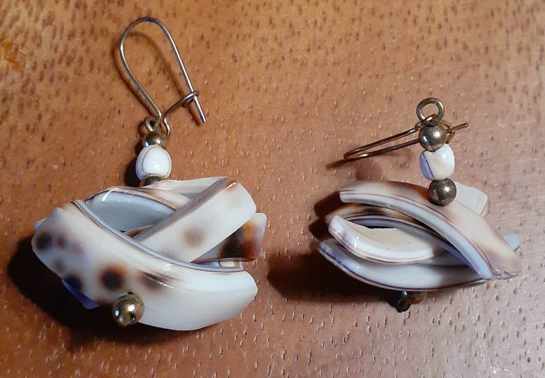 Small Handmade Natural Atlantic Coast Shell Dangle  Earrings Kargo Fresh