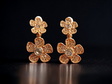 Load image into Gallery viewer, Small Rhinestone daisy clip on earrings Kargo Fresh
