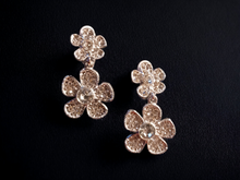 Load image into Gallery viewer, Small Rhinestone daisy clip on earrings Kargo Fresh
