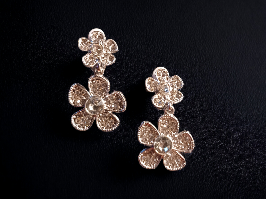 Small Rhinestone daisy clip on earrings Kargo Fresh