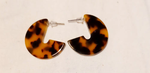 Small Tortoise Acrylic huggie Earrings Kargo Fresh