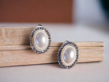 Load image into Gallery viewer, Small faux pearl and rhinestone clip on studs Kargo Fresh
