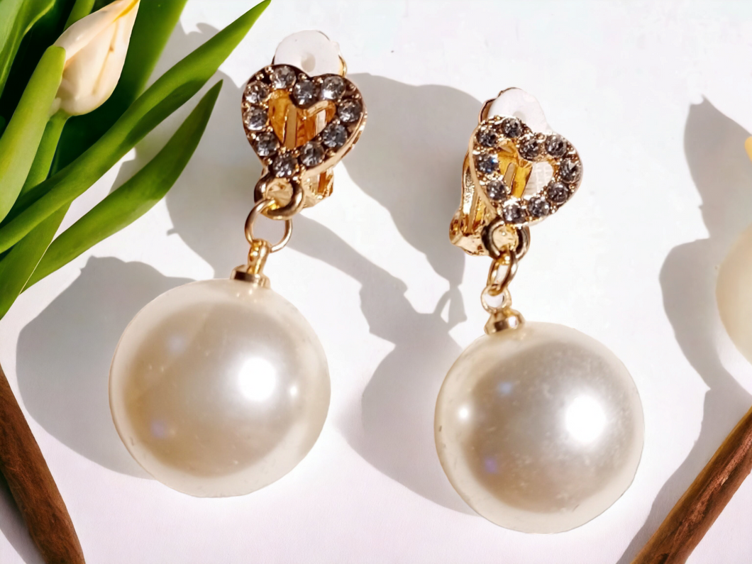 Small faux pearl dangle clip on earrings Kargo Fresh