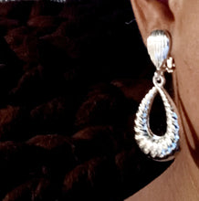 Load image into Gallery viewer, Small hammered Hoop Clip on Earrings Kargo Fresh
