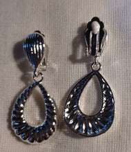 Load image into Gallery viewer, Small hammered Hoop Clip on Earrings Kargo Fresh
