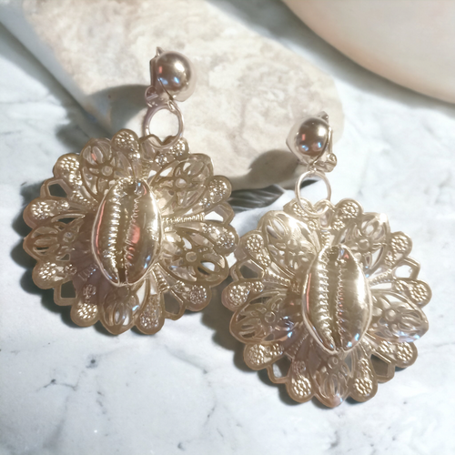 Small handmade flower and cowrie clip on earrings Kargo Fresh