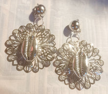 Load image into Gallery viewer, Small handmade flower and cowrie clip on earrings Kargo Fresh
