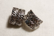 Load image into Gallery viewer, Small huggie hoop clip on earrings Kargo Fresh
