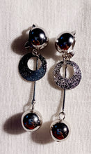 Load image into Gallery viewer, Small minimalist clip on earrings Kargo Fresh
